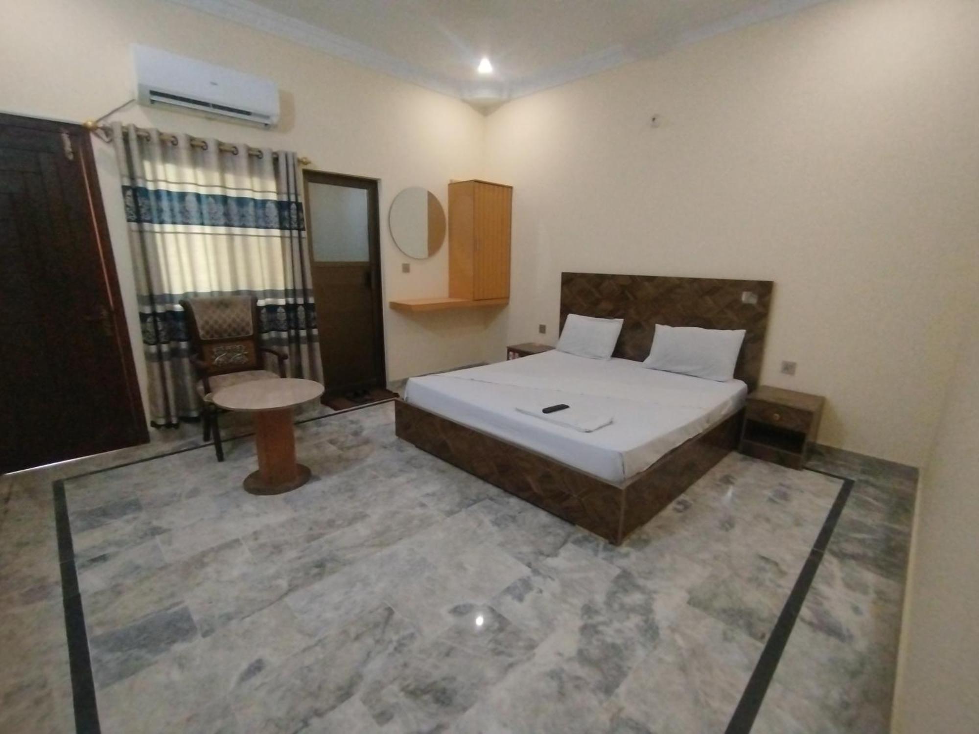Hotel Crown Plaza, Near Karachi Airport, Darul Sehat Hospital, Dow, Agha Khan And Liaqat Hospital Kültér fotó