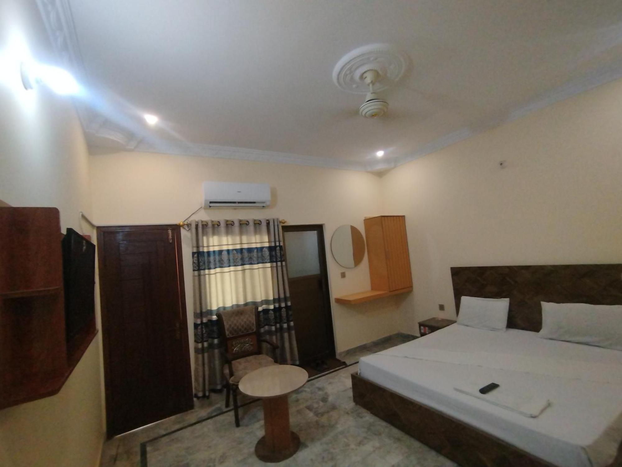 Hotel Crown Plaza, Near Karachi Airport, Darul Sehat Hospital, Dow, Agha Khan And Liaqat Hospital Kültér fotó